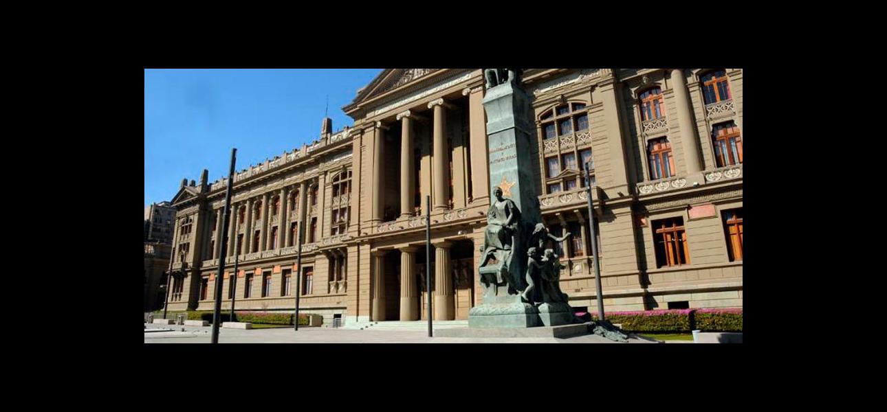 Corte suprema condena a padre a pagar una indemnización a afectada por fotos de connotación sexual