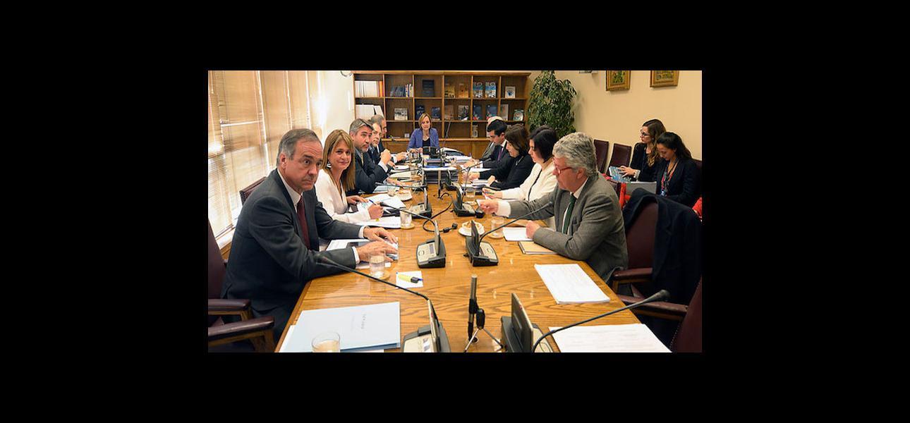 Comisión de salud del Senado aprueba proyecto que despenaliza el aborto en tres causales.