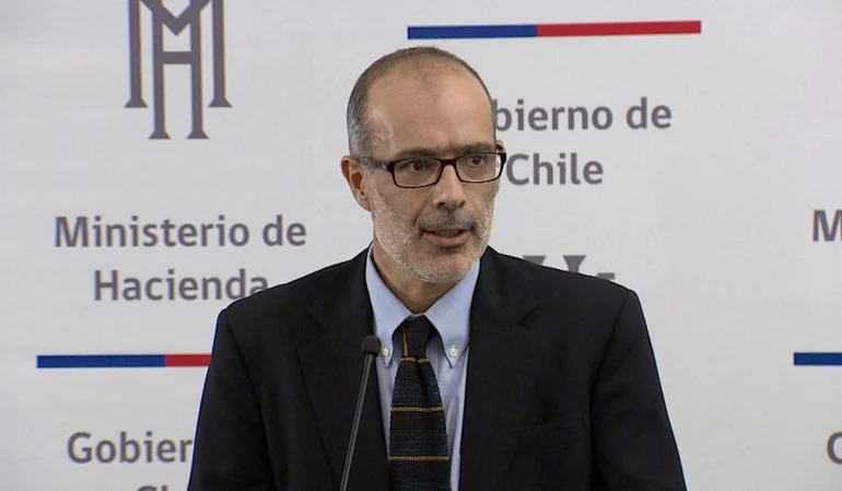 Ministro Rodrigo Valdés ingresó proyecto de ley de presupuesto 2017 al congreso.
