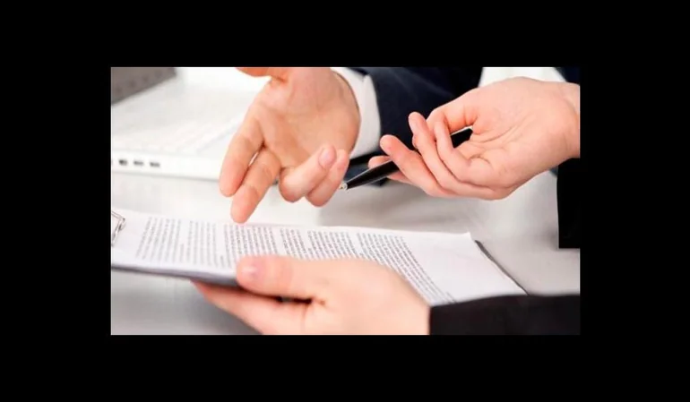 La responsabilidad civil por falta de servicio versus la responsabilidad extracontractual general.