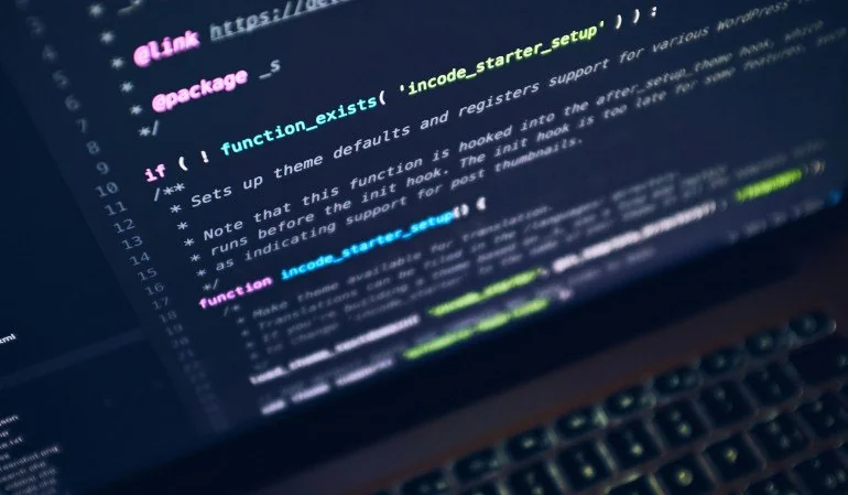 ¿A quién pertenece el software que creas en el trabajo?